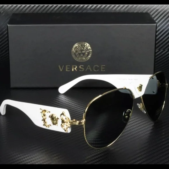 💢SOLD OUT AT SHIOPBEGIZBTQ💢VERSACE 🆑Special Deals Designer Merchandise- - Picture 4 of 16